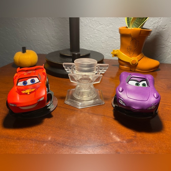 Disney Infinity Cars Characters and Play-Set - Picture 1 of 1